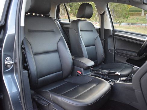 Used 2017 Volkswagen Golf S image 13