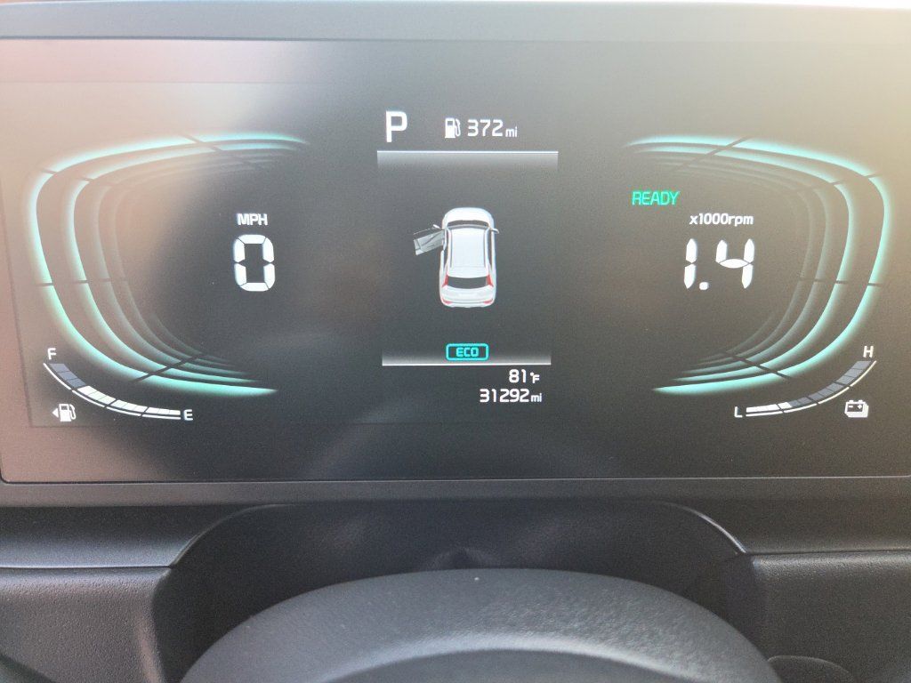Used 2025 Kia Niro LX FWD image 2