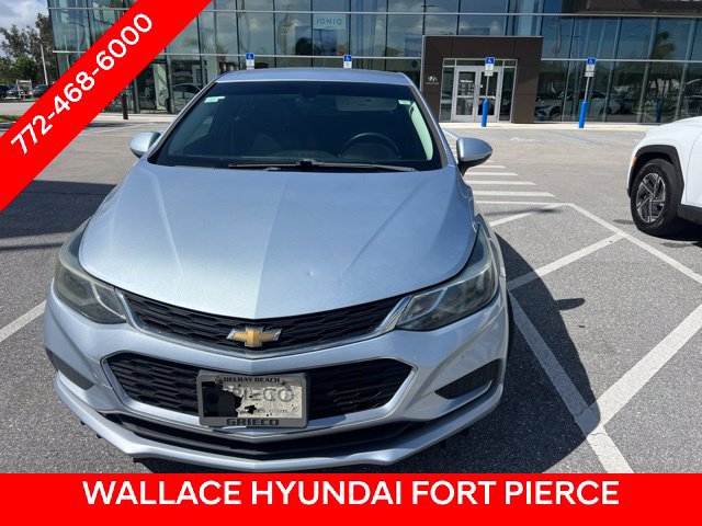 Used 2017 Chevrolet Cruze LT w/ Convenience Package FWD image 2