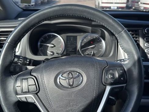 Used 2015 Toyota Highlander Limited Platinum AWD/4WD image 17