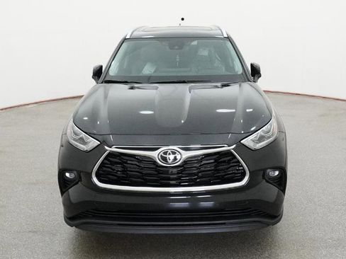 New 2026 Toyota Highlander Limited AWD/4WD image 2