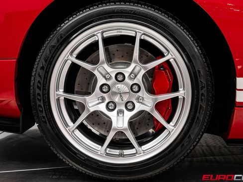 Used 2005 Ford GT RWD image 24