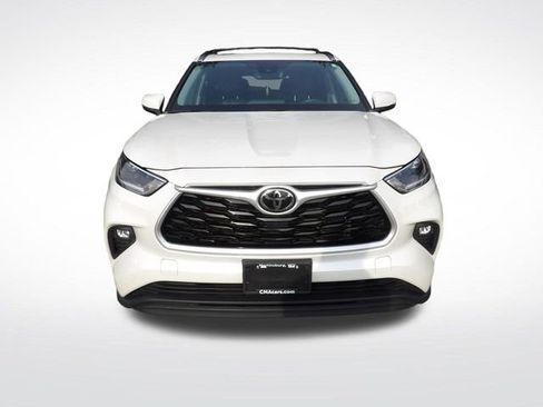 Used 2021 Toyota Highlander XLE image 3