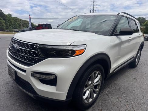 Used 2021 Ford Explorer XLT w/ Equipment Group 202A AWD/4WD image 3
