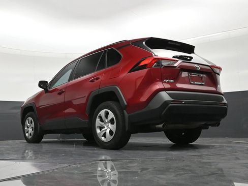 Used 2021 Toyota RAV4 LE AWD/4WD image 22