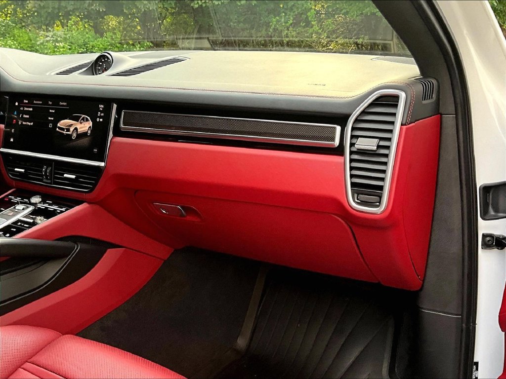 Certified 2023 Porsche Cayenne Coupe AWD/4WD image 19