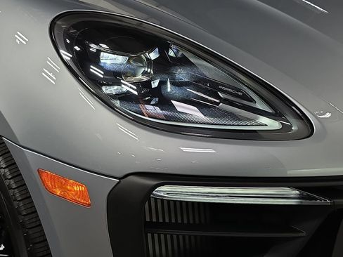 Certified 2025 Porsche Macan GTS AWD/4WD image 12