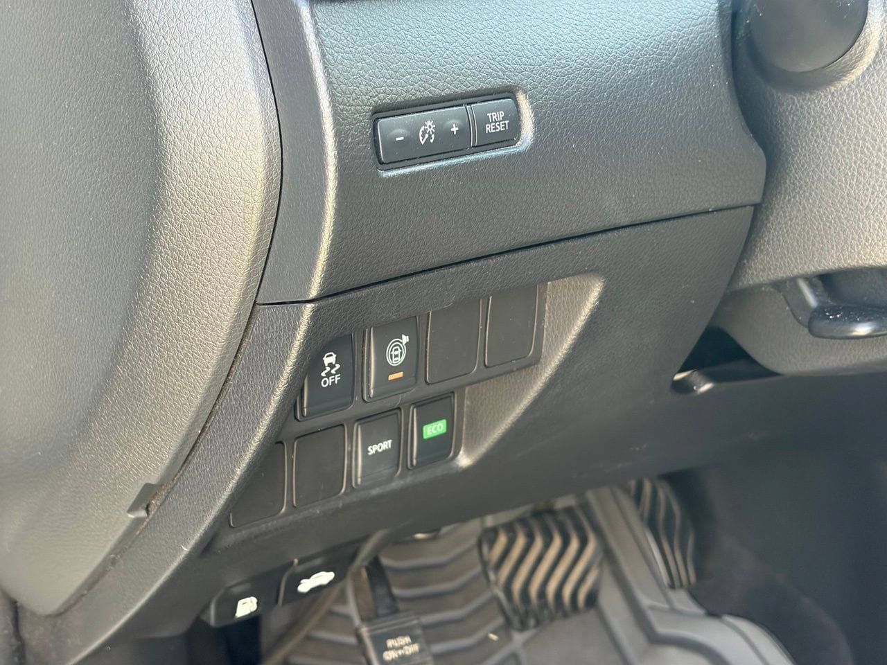 Used 2017 Nissan Rogue SV FWD image 8