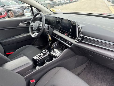 Used 2023 Kia Sportage LX image 8