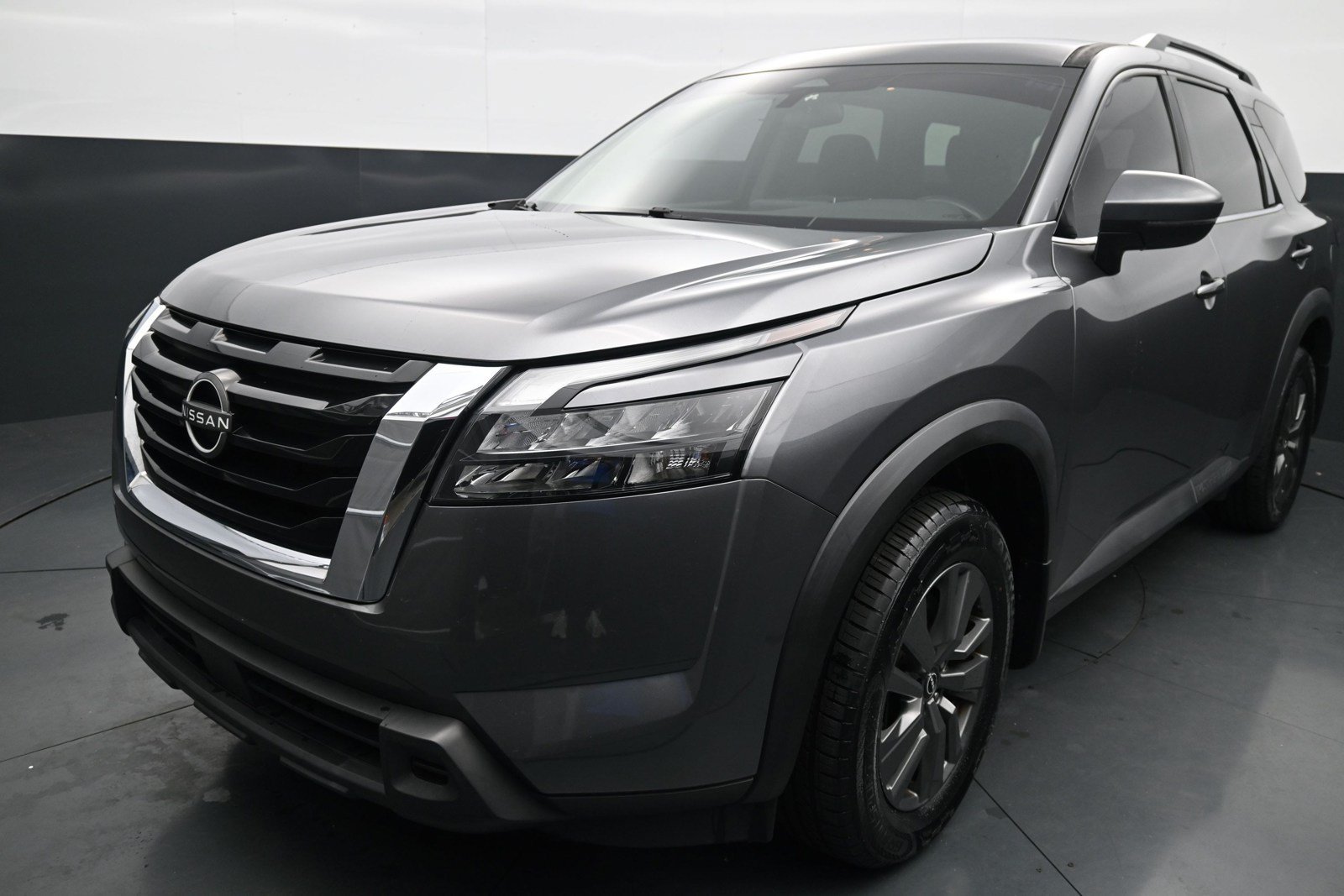 Used 2024 Nissan Pathfinder SV FWD image 9