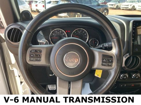 Used 2013 Jeep Wrangler Unlimited Sahara image 27