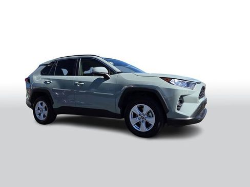 Used 2019 Toyota RAV4 XLE w/ Convenience Package image 2