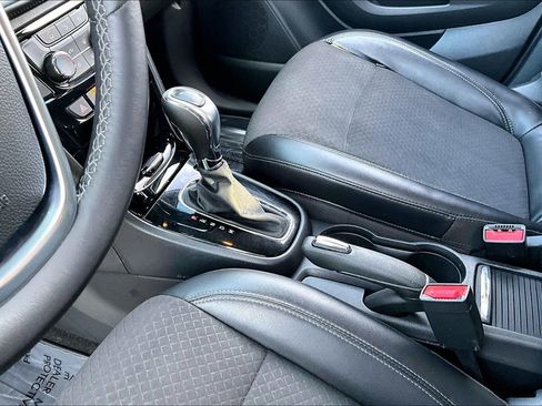 Used 2021 Buick Encore Preferred AWD/4WD image 17