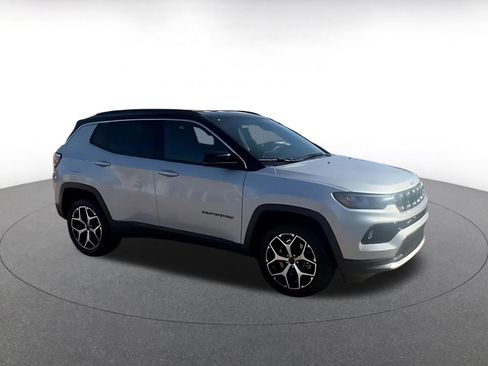 Used 2025 Jeep Compass Limited AWD/4WD image 2