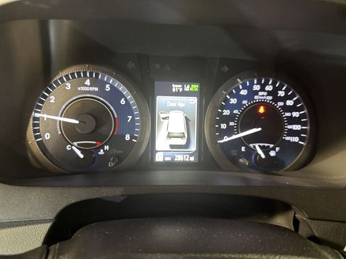 Used 2020 Toyota Sienna Limited image 23
