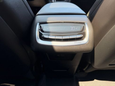 Used 2023 Cadillac XT6 Premium Luxury w/ Technology Package AWD/4WD image 28