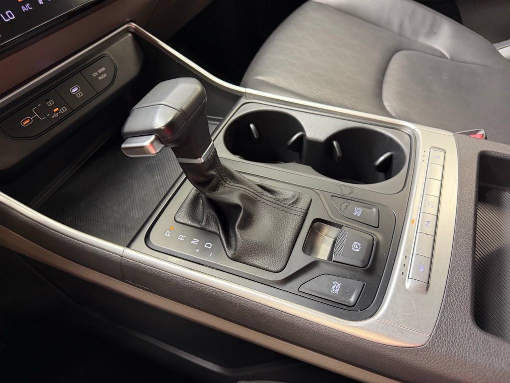 Used 2025 Kia Carnival FWD image 37