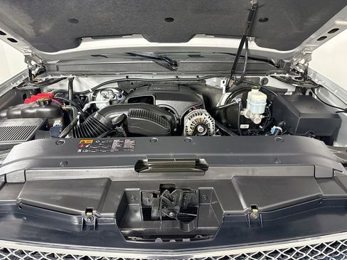 Used 2011 Chevrolet Avalanche LTZ AWD/4WD image 33