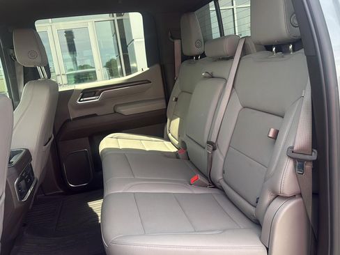 Used 2023 GMC Sierra 1500 SLT w/ SLT Premium Package AWD/4WD image 16