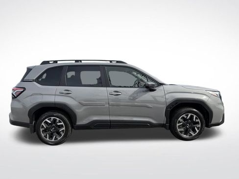 Used 2025 Subaru Forester Premium image 19