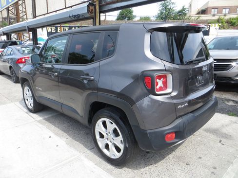 Used 2016 Jeep Renegade Limited image 4