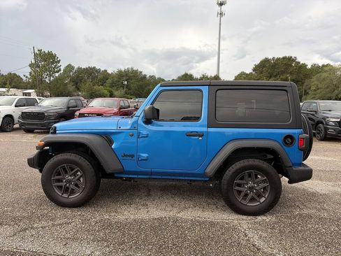 Used 2024 Jeep Wrangler Sport AWD/4WD image 3