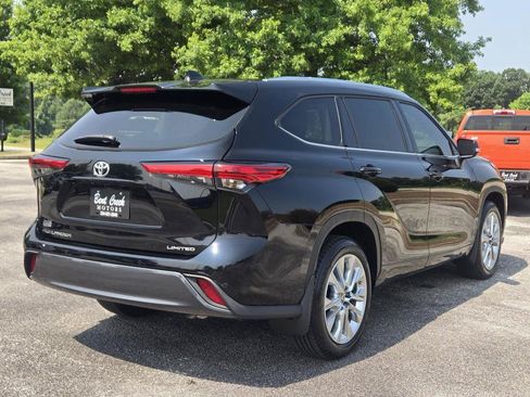Used 2023 Toyota Highlander Limited FWD image 7