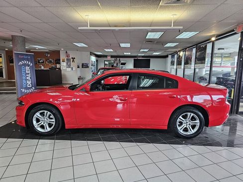 Used 2022 Dodge Charger SXT w/ Leather Interior Group image 2