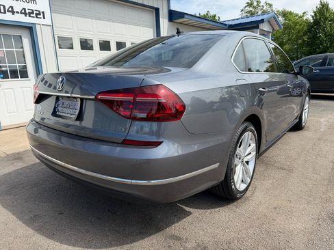 Used 2018 Volkswagen Passat 2.0T SE FWD image 3