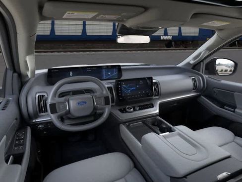 New 2026 Ford Expedition Active image 9