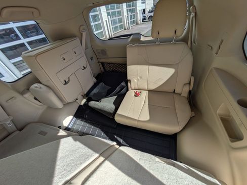 Used 2016 Lexus LX 570 4WD w/ Luxury Package image 32