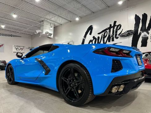 Used 2021 Chevrolet Corvette Stingray Coupe w/ Engine Appearance Package RWD image 4