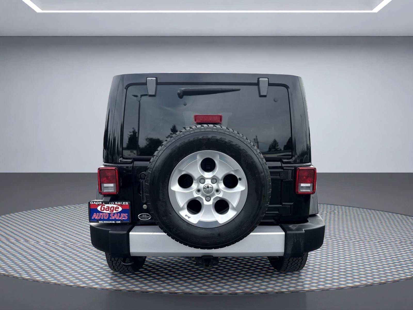Used 2014 Jeep Wrangler Unlimited Sahara w/ Max Tow Package AWD/4WD image 5