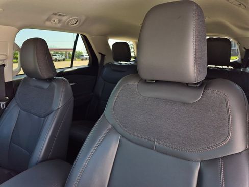 Used 2025 Ford Explorer Active w/ Active Comfort Package RWD image 31