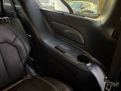 Used 2020 Chrysler Pacifica Touring-L w/ Advanced Safetytec Group image 30