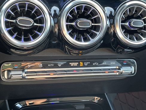 Used 2024 Mercedes-Benz GLB 250 image 32