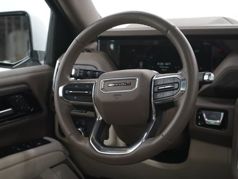 Used 2025 GMC Yukon Denali w/ Sun & Power Step Package AWD/4WD image 15