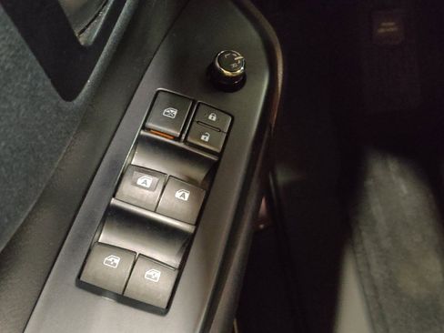 Used 2019 Toyota Highlander XLE AWD/4WD image 33