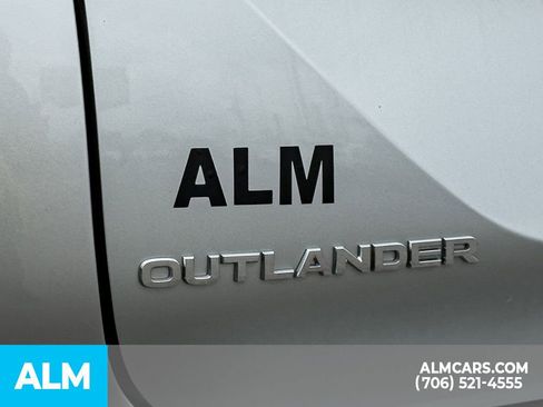 Used 2025 Mitsubishi Outlander SE FWD image 6