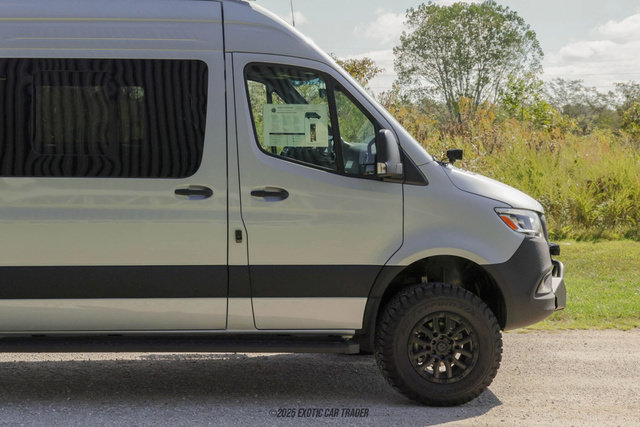 Used 2025 Mercedes-Benz Sprinter 2500 image 11