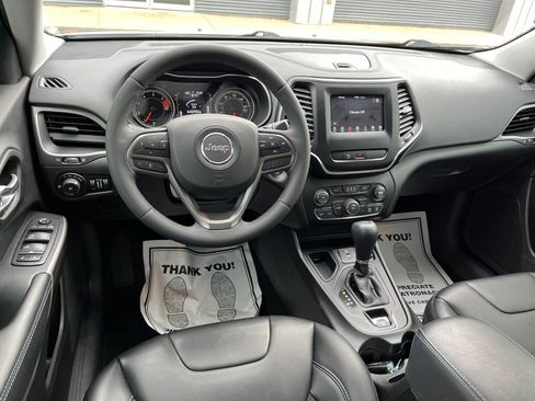 Used 2020 Jeep Cherokee Latitude Plus image 16