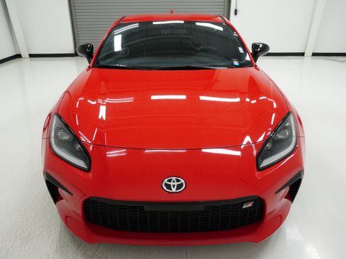 Used 2025 Toyota GR86 Premium RWD image 2