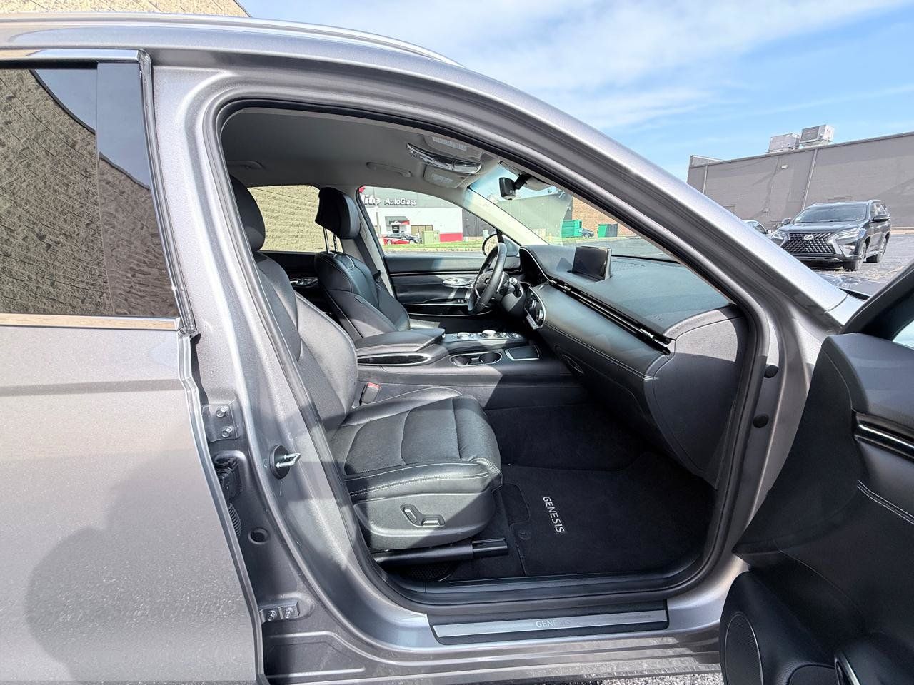 Used 2025 Genesis GV70 2.5T AWD/4WD image 11
