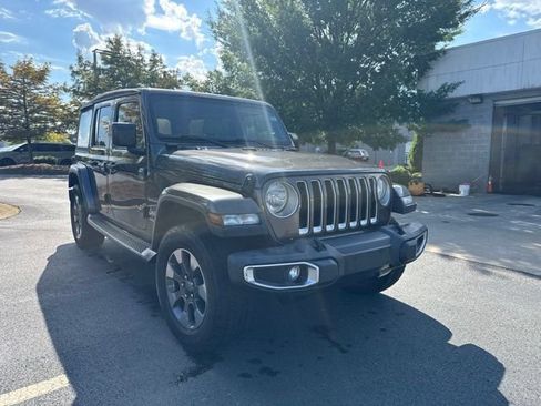 Used 2018 Jeep Wrangler Unlimited Sahara AWD/4WD image 7