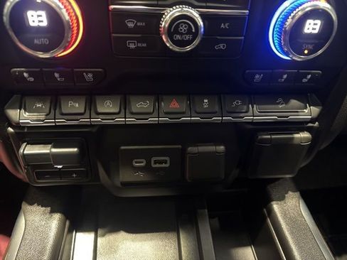 Used 2020 GMC Sierra 1500 SLT w/ SLT Premium Plus Package image 29