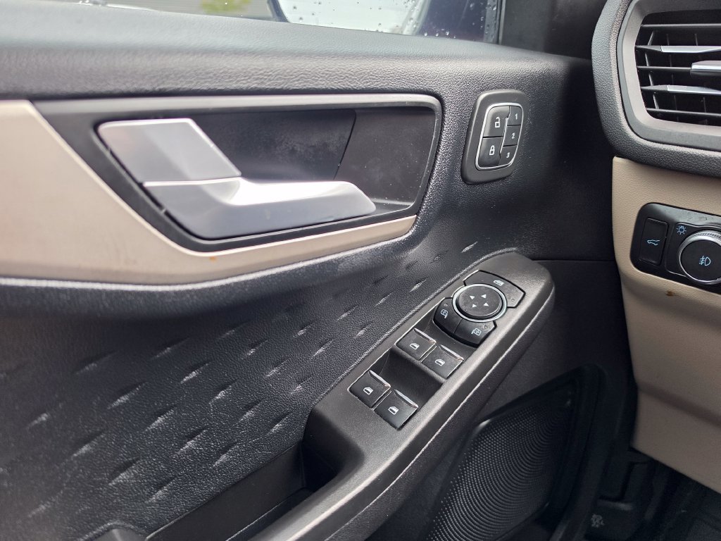 Used 2020 Ford Escape SEL FWD image 19