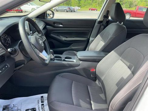 Used 2025 Nissan Altima 2.5 SV image 11