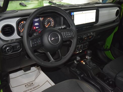 Used 2025 Jeep Wrangler Sport AWD/4WD image 32