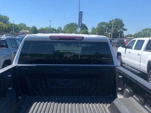 Used 2024 Chevrolet Silverado 1500 LT AWD/4WD image 9