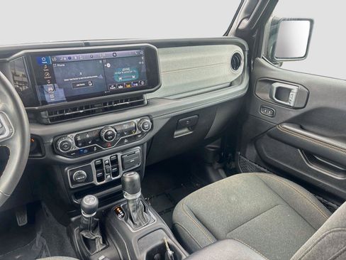 Used 2024 Jeep Wrangler Unlimited Sahara AWD/4WD image 22